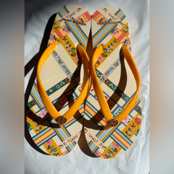 NWOT TORY BURCH Golden Ribbon Thin Logo Flip-Flop - Picture 5 of 6